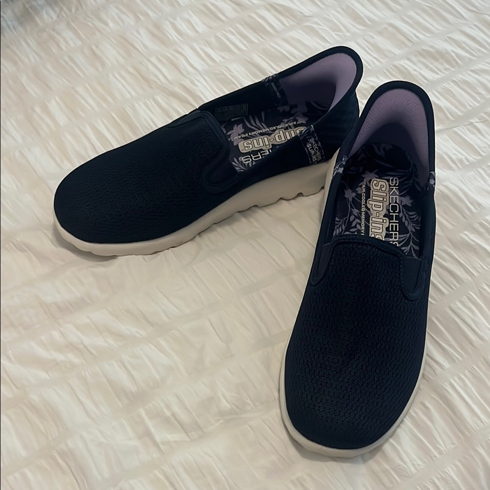 Skechers Navy Blue and White Slip-On Sneakers